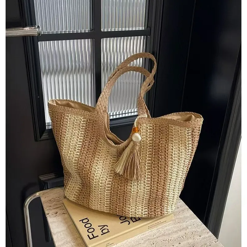Striped woven straw tote bag f - огляд і ціна Tote Bag Beach